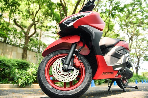 Honda NX125RX: Bản nội địa Trung Quốc của Vario và Air Blade, giá quy đổi từ 39 triệu- Ảnh 10. Một đơn vị nhập khẩu xe máy đánh giá xe khó về Việt Nam do thuế phí có thể đẩy giá xe lên cao. Như vậy, rất khó cạnh tranh khi đã có Honda Vario, Air Blade - những mẫu xe gần tương tự - được phân phối chính hãng.