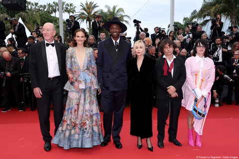 Lễ hội điện ảnh lớn nhất hành tinh Cannes 2024, khai màn thảm đỏ, Messi xuất hiện- Ảnh 15. Ban giám khảo hạng mục Caméra d'or