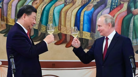 Chuyên gia nói Tổng thống Putin muốn 3 thứ trong chuyến thăm Trung Quốc- Ảnh 1. Chủ tịch Trung Quốc Tập Cận Bình (trái) và Tổng thống Nga Vladimir Putin tại Matxcơva, Nga vào tháng 3-2023 - Ảnh: AFP