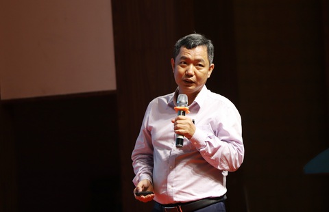 Thiệt hại do hạn hán, xâm nhập mặn năm 2024 dù khốc liệt nhưng vẫn còn thấp hơn hai năm nào?- Ảnh 1. Ông Trần Bá Hoằng phát biểu tại hội thảo - Ảnh: CHÍ QUỐC