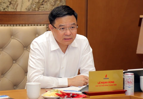 Petrovietnam phát hiện dầu khí mới, lập kỷ lục về sản lượng điện- Ảnh 3. Chủ tịch HĐTV Lê Mạnh Hùng phát biểu chỉ đạo