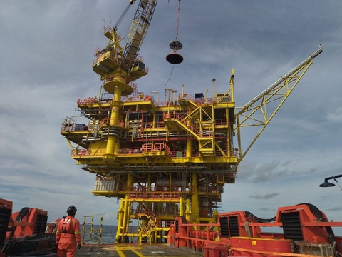 Petrovietnam phát hiện dầu khí mới, lập kỷ lục về sản lượng điện- Ảnh 7. Hoạt động thực địa tại mỏ PM3 - CAA, nơi vừa có phát hiện mới và đưa vào khai thác