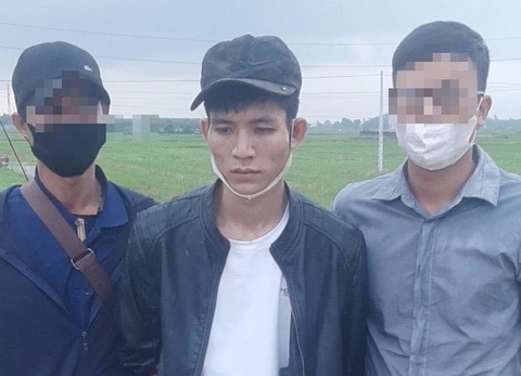Triệt phá đường dây mua bán, vận chuyển ma túy từ biên giới về bán- Ảnh 1. Cương bị bắt giữ - Ảnh: Biên phòng cung cấp
