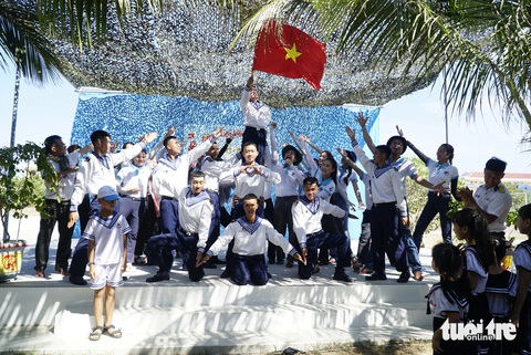 Thanh niên Việt Nam trên chuyến hành trình Vì biển, đảo quê hương năm 2024 - Ảnh: NGUYỄN HIỀN Thanh niên Việt Nam trên chuyến hành trình Vì biển, đảo quê hương năm 2024 - Ảnh: NGUYỄN HIỀN