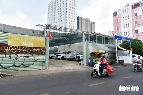Hình ảnh loạt bất động sản ngàn tỉ bị kê biên trong đại án Vạn Thịnh Phát- Ảnh 9. Tài sản là lô đất tại số 44 Trần Đình Xu (quận 1, TP.HCM) được chấm dứt ngăn chặn giao dịch, hiện là bãi giữ xe - Ảnh: T.T.D.