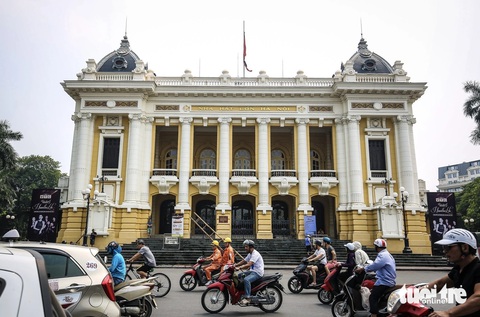 Nhà hát Lớn - một trong những công trình kiến trúc Pháp tiêu biểu tại Hà Nội - Ảnh: NAM TRẦN Nhà hát Lớn - một trong những công trình kiến trúc Pháp tiêu biểu tại Hà Nội - Ảnh: NAM TRẦN