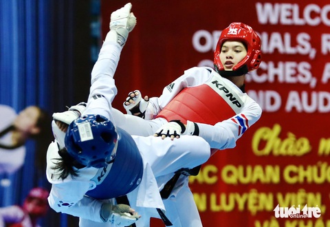 Võ sĩ taekwondo Thái Lan vượt trội Việt Nam ngay tại Đà Nẵng- Ảnh 1. Seeken Kamonchanok (giáp đỏ) trong trận thắng Hàn Quốc ở bán kết hạng cân 46kg nữ - Ảnh: N.K