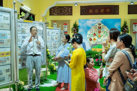 Ngắm bộ tem Phật in lụa duy nhất trên thế giới- Ảnh 4. Ngắm bộ tem Phật in lụa duy nhất trên thế giới- Ảnh 4.