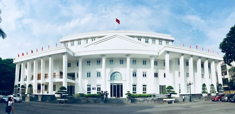Sinh viên tố Trường đại học Hà Nội thất hứa về học phí, nhà trường nói gì?- Ảnh 1. Nhiều sinh viên Trường đại học Hà Nội bày tỏ sự bức xúc khi nhà trường tăng học phí từ năm học 2024 - 2025 - Ảnh: HANU