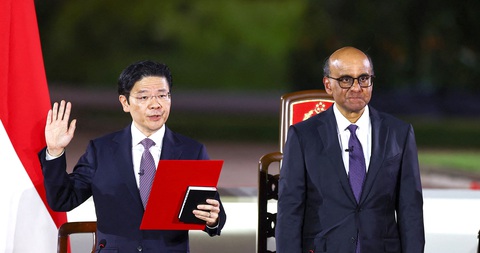 Tân Thủ tướng Singapore Hoàng Tuần Tài tuyên thệ nhậm chức - Ảnh: Reuters Tân Thủ tướng Singapore Hoàng Tuần Tài tuyên thệ nhậm chức - Ảnh: Reuters