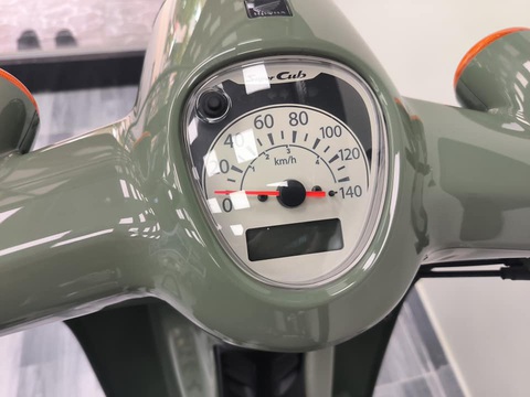 Honda Super Cub 110 bản Thái về Việt Nam: Giá rao từ 80 triệu đồng, 'rẻ' gần một nửa so với bản Nhật- Ảnh 6. Cụm đồng hồ kết hợp analog và LCD - Ảnh: Hội Honda Super Cub Việt Nam