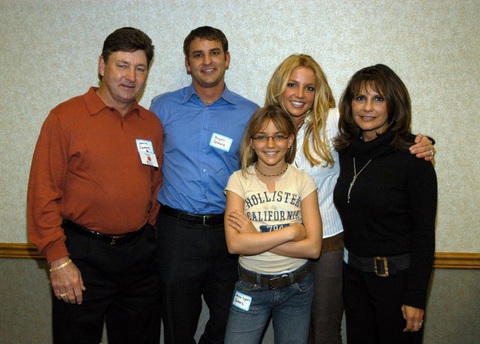 Bài đăng của Britney Spears khiến fan lo lắng về sức khỏe tinh thần - Ảnh: Page Six Britney Spears cùng gia đình - Ảnh: Page Six