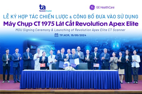 Việt Nam có “siêu máy” CT 1975 lát cắt chẩn đoán đột quỵ, ung thư- Ảnh 2. Hệ thống Bệnh viện Đa khoa Tâm Anh và Tập đoàn GE HealthCare ký kết hợp tác chiến lược, bàn giao máy CT 1975 lát cắt đầu tiên tại Đông Nam Á - Ảnh: Bệnh viện Đa khoa Tâm Anh
