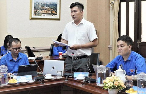 Giám đốc Trung tâm Hỗ trợ thanh niên công nhân TP.HCM Lê Hoàng Minh phát biểu từ điểm cầu TP.HCM - Ảnh: K.ANH Giám đốc Trung tâm Hỗ trợ thanh niên công nhân TP.HCM Lê Hoàng Minh phát biểu từ điểm cầu TP.HCM - Ảnh: K.ANH