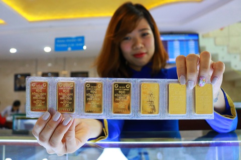 Hơn 1 tấn vàng miếng SJC đã được tung ra thị trường- Ảnh 1. So với giá vàng thế giới quy đổi, giá vàng miếng SJC đang cao hơn 16,68 triệu đồng/lượng