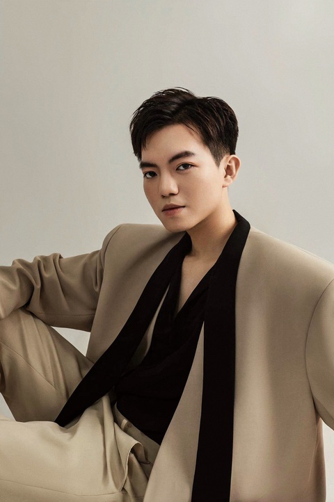 4 gương mặt đại diện genZ Việt lọt danh sách Forbes 30 Under 30 Asia- Ảnh 1. Nhà thiết kế Phan Đăng Hoàng được tạp chí Forbes vinh danh top 30 Under 30 Asia