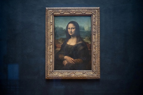 Tòa án Pháp bác yêu cầu trả lại kiệt tác Mona Lisa- Ảnh 1. Bức kiệt tác Mona Lisa được trưng bày tại bảo tàng Louvre ở Paris, Pháp - Ảnh: afp.com