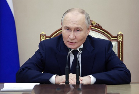 Ông Putin thăm Trung Quốc đầu tiên sau khi bắt đầu nhiệm kỳ tổng thống mới - Ảnh: REUTERS Ông Putin thăm Trung Quốc đầu tiên sau khi bắt đầu nhiệm kỳ tổng thống mới - Ảnh: REUTERS