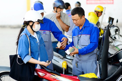 Giá xăng RON95 tăng nhẹ trở lại, gần mốc 20.000 đồng/lít - Ảnh 1. Giá xăng RON95 tăng nhẹ trở lại, gần mốc 20.000 đồng/lít - Ảnh 1.