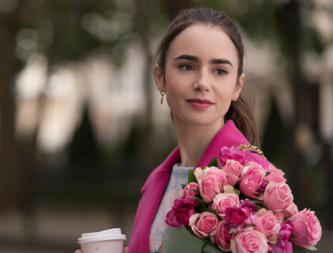 Lily Collins diện thiết kế của Đỗ Mạnh Cường trong Emily in Paris phần 4- Ảnh 8. Tên tuổi Lily Collins phổ biến hơn khi cô tham gia Emily in Paris - loạt phim hài (comedy) của Darren Star.