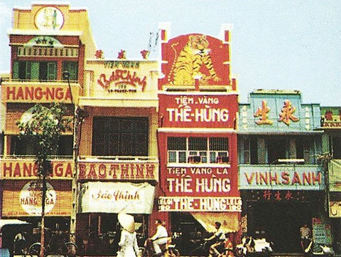 Người Việt và giấc mơ vàng - Kỳ 4: Cười, khóc với mượn vàng, trả vàng- Ảnh 1. Suốt thời gian dài, nhiều chuyện mua bán của người Việt đều được quy ra vàng và cả việc vay mượn cũng bằng vàng - Ảnh tư liệu