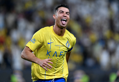 Cristiano Ronaldo kiếm gần 700.000 bảng Anh mỗi ngày- Ảnh 1. Cristiano Ronaldo là VĐV có thu nhập cao nhất năm 2024 - Ảnh: Getty