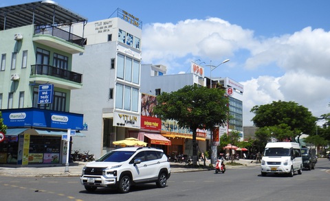 Tích cực cải thiện môi trường kinh doanh ở quận Cẩm Lệ- Ảnh 2. Quận Cẩm Lệ đang có kế hoạch xây dựng đường Nguyễn Phước Lan thành phố ẩm thực, giải trí của quận - Ảnh: V.H
