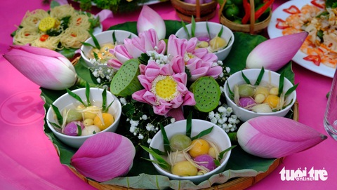 Ăn món từ sen, không đâu hơn Đồng Tháp- Ảnh 2. Món chè sen ngũ sắc - Ảnh: ĐẶNG TUYẾT