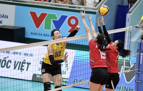 Bích Tuyền tỏa sáng, LPBank Ninh Bình thắng gọn chủ nhà VTV Bình Điền Long An- Ảnh 2. Chen Peiyan (áo vàng) thi đấu xuất sắc nhưng không thể giúp VTV Bình Điền Long An vượt qua khó khăn - Ảnh: Đ.P.