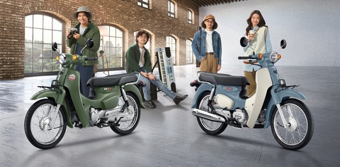 Đắt hơn 50 triệu đồng, Honda Super Cub 110 nhập Nhật hơn gì bản Thái?- Ảnh 1. Những chiếc Honda Super Cub nhập khẩu ở Việt Nam có giá không hề rẻ, nhưng khá nổi trong giới chơi xe - Ảnh: Honda Thái Lan