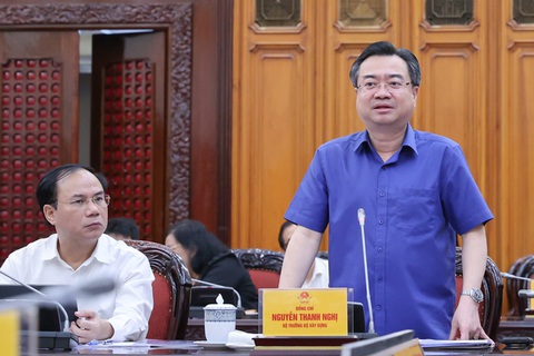 Thủ tướng Phạm Minh Chính: Cần đa dạng hóa nguồn lực phát triển nhà ở xã hội- Ảnh 3. Bộ trưởng Bộ Xây dựng Nguyễn Thanh Nghị - Ảnh: VGP