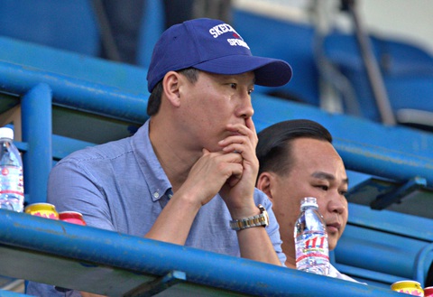 Chuyên gia soi danh sách tuyển Việt Nam của HLV Kim Sang Sik- Ảnh 1. HLV Kim Sang Sik lựa chọn phương án an toàn cho ngày ra mắt - Ảnh: Q.T.