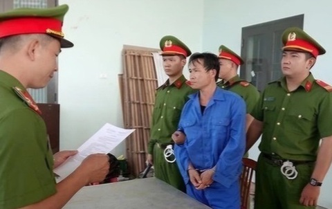 Công an Bình Thuận khám xét nhà ở, khởi tố thêm nhiều 'cát tặc'- Ảnh 1. Ông Nguyễn Hữu Chính ở xã Sơn Mỹ, huyện Hàm Tân, tỉnh Bình Thuận, lúc bị bắt tạm giam - Ảnh: Công an Bình Thuận