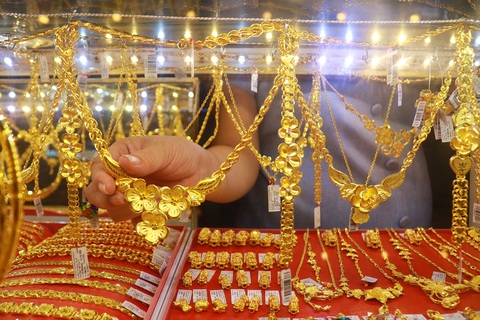 Cửa hàng kinh doanh vàng vào tầm ngắm của cơ quan thuế- Ảnh 1. Cửa hàng kinh doanh vàng bạc là một trong những lĩnh vực ngành thuế chú trọng trong đợt ra quân triển khai này - Ảnh: NGỌC PHƯỢNG