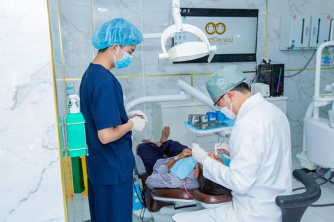Phục hồi nụ cười cho người mất răng toàn hàm- Ảnh 1. Phục hồi nụ cười cho người mất răng toàn hàm- Ảnh 1.