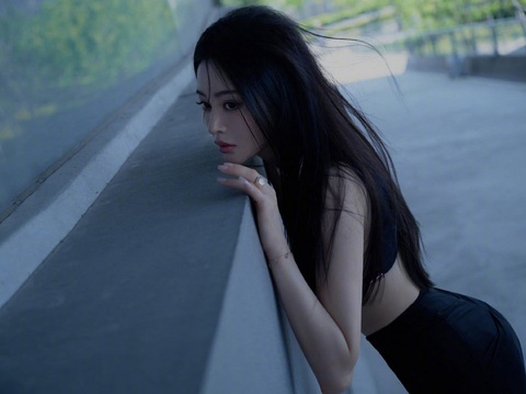 Trương Thiên Ái cầu cứu vì mất vali khi tham dự LHP Cannes- Ảnh 2. Trương Thiên Ái