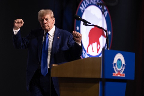 Ông Trump tại sự kiện gây quỹ của Đảng Cộng hòa bang Minnesota ngày 17-5 - Ảnh: AFP Ông Trump tại sự kiện gây quỹ của Đảng Cộng hòa bang Minnesota tối 17-5 (giờ Mỹ) - Ảnh: AFP