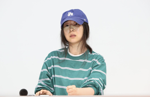 CEO Min Hee Jin trong cuộc họp báo hồi tháng 4 CEO Min Hee Jin trong cuộc họp báo hồi tháng 4
