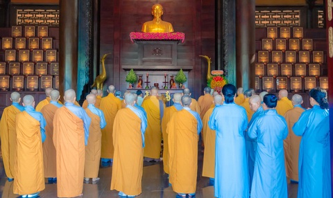 Dâng hương tưởng nhớ Chủ tịch Hồ Chí Minh - Ảnh: LÊ MINH Dâng hương tưởng nhớ Chủ tịch Hồ Chí Minh - Ảnh: LÊ MINH
