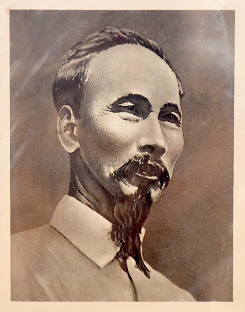 Kỷ niệm 134 năm Ngày sinh Chủ tịch Hồ Chí Minh: Bưu ảnh kể chuyện Bác Hồ- Ảnh 1. Bưu ảnh Hồ Chí Minh của Cộng hòa Dân chủ Đức phát hành 1951- Ảnh: NGUYỄN ĐẠI HÙNG LỘC sưu tầm