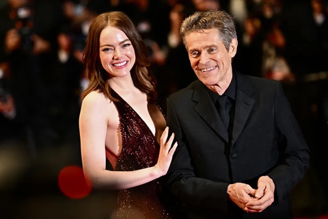 Kinds of Kindness gây sốc tại Cannes vì trụy lạc, phi lý- Ảnh 9. Emma Stone và Willem Dafoe là hai cái tên trở lại hợp tác với đạo diễn Yorgos Lanthimos sau Poor Things - Ảnh: GETTY IMAGES