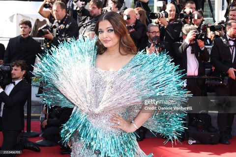 Hoa hậu Thế giới 1994 Aishwarya Rai tiếp tục Hoa hậu Thế giới 1994 Aishwarya Rai tiếp tục