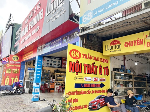 Số nhà phải ổn định trăm năm!- Ảnh 2. Đang là số nhà 68, nhưng bên cạnh lại là số nhà 25, ghi nhận tại phố Lê Văn Lương (Hà Nội) - Ảnh: PHẠM TUẤN