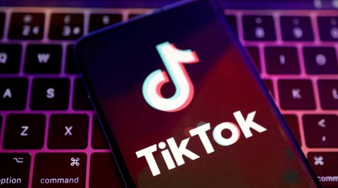 TikTok thử nghiệm video dài 60 phút, đe dọa trực tiếp đến YouTube- Ảnh 1. Nền tảng TikTok thử nghiệm video dài 60 phút, cạnh tranh trực tiếp với YouTube - Ảnh: REUTERS