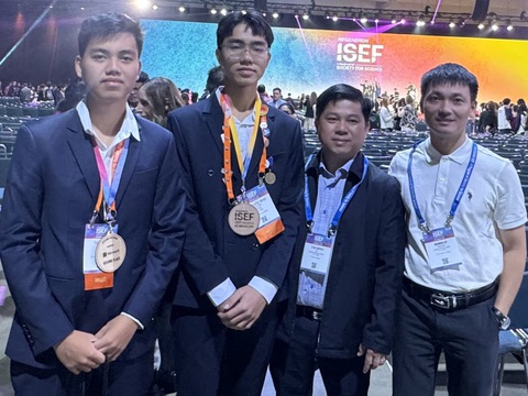 Học sinh chuyên Lê Hồng Phong TP.HCM đoạt giải nhì Hội thi khoa học kỹ thuật quốc tế 2024- Ảnh 3. Đoàn học sinh và giáo viên TP.HCM tham dự Hội thi khoa học kỹ thuật quốc tế 2024 - Ảnh: Đoàn Việt Nam cung cấp