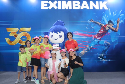Giải chạy đêm Ho Chi Minh City Night Run Eximbank 2024 chính thức khai mạc- Ảnh 3. Giải chạy đêm Ho Chi Minh City Night Run Eximbank 2024 chính thức khai mạc - Ảnh 3.