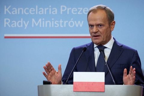 Ba Lan chi 2,5 tỉ USD dựng 'lá chắn phía đông' nơi giáp Nga, Belarus- Ảnh 1. Thủ tướng Ba Lan Donald Tusk trong ảnh chụp ở Warsaw, Ba Lan hôm 15-4 - Ảnh: REUTERS