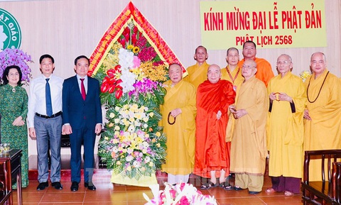 Phó thủ tướng Trần Lưu Quang thăm, chúc mừng Đại lễ Phật đản tại TP.HCM- Ảnh 5. Phó thủ tướng Trần Lưu Quang đến thăm và chúc mừng Văn phòng 2 Trung ương Giáo hội Phật giáo Việt Nam - Ảnh: THÀNH ỦY TP.HCM