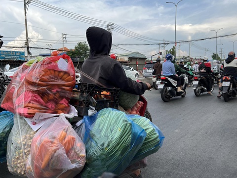 Ảnh: TRIỆU VÂN Về quê sau 10 năm đi xa, tôi lại quyết định tiếp tục bám trụ ở thành phố - Ảnh minh họa: TRIỆU VÂN