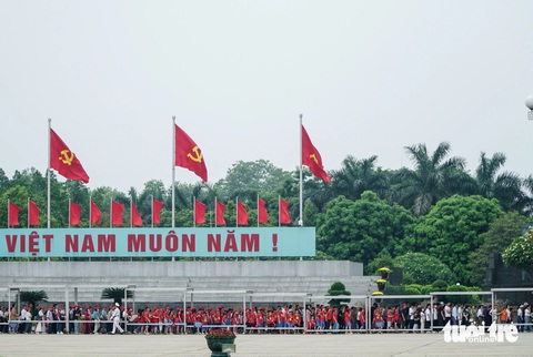 Thăm lăng Bác là niềm vui, sự háo hức của nhiều em nhỏ - Ảnh: NGUYỄN HIỀN Thăm lăng Bác là niềm vui, sự háo hức của nhiều em nhỏ - Ảnh: NGUYỄN HIỀN